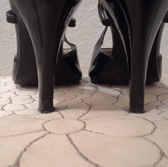 💕HP💕BCBGirls Sling Back Black Heels - Picture 7 of 9